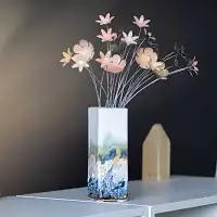 Vase blanc aux décors émaillés - moyen  Vase blanc aux décors émaillés - moyen